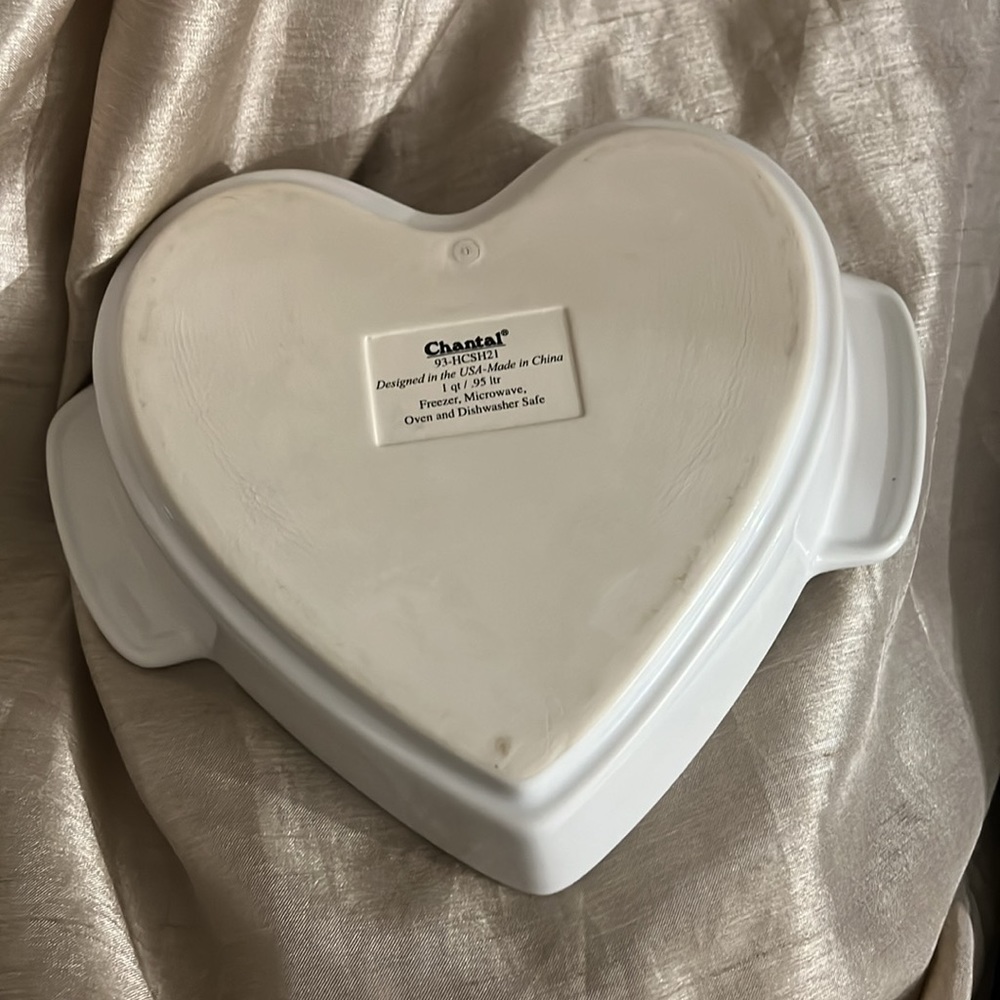 Chantal 1 qt heart baking dish - Picture 3 of 4